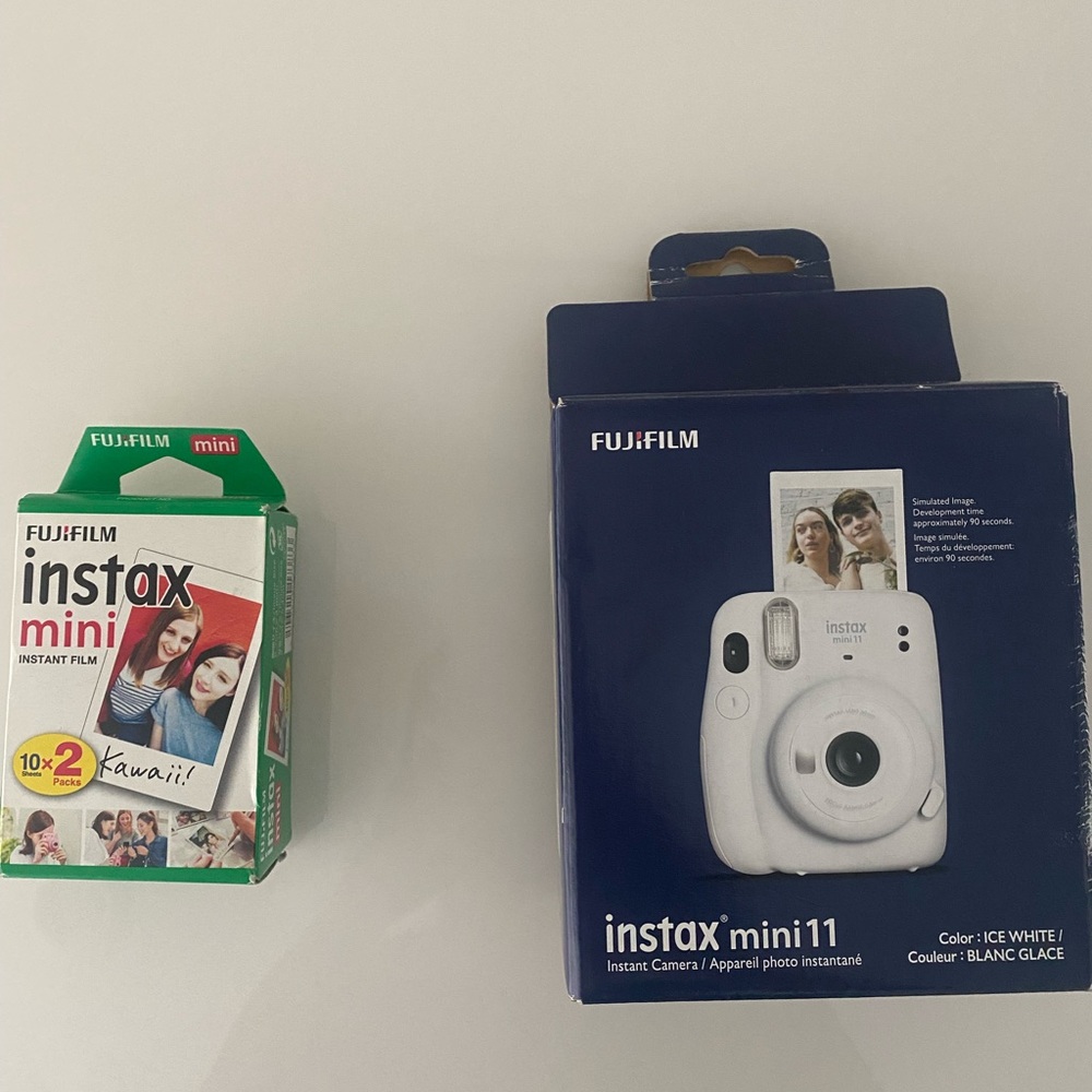 Instax Mini 11 Polaroid plus film!